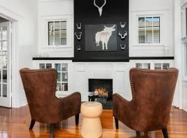 La Belle Bungalow - 2b2b, Pet Friendly with fee