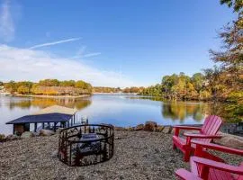 Families Welcome! 4,600-Sq-Ft Lake Hickory Retreat