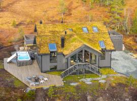 NEW cozy and large lodge with private Jacuzzi and sauna, hotel v destinácii Eggedal