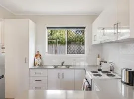 Charm in Leafy Centenary Heights!