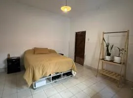 Refugio urbano frente al río, cómodo y moderno