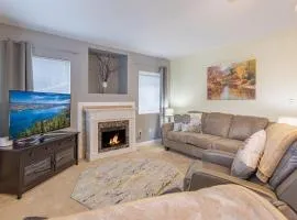 3 Bedroom Condo, Walk to Downtown, Oktoberfest, Wineries, Restaurants, More & Free Parking!