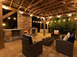 Ferrystone Lodge • Harpers Ferry Patio & Fireplace
