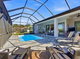 Canal front Pool & Dock water toys Oasis 96 Club House