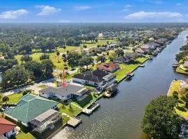 Canal front Pool & Dock water toys Oasis 96 Club House