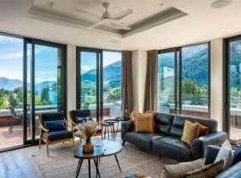 The Cove Penthouse- Lake Views- Free Parking- AC- BBQ