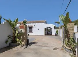 Retreat with Porch, Shared Pool