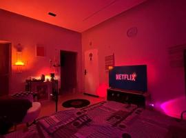 استوديو مميز بأثاث انيق في قلب الخبر بدخول ذاتي 12, ξενοδοχείο σε Al Khobar