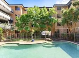 Quiet & Cozy 2BR Home in Chatswood with Parking