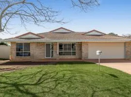 Perfect Family Retreat in Middle Ridge!