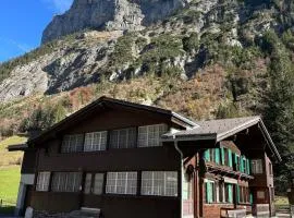 Waterfall Valley House in Lauterbrunnen
