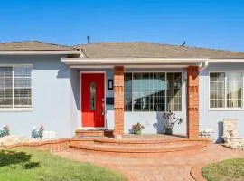 Stylish Home Near SoFi Stadium, LAX and Long Beach