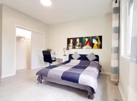 Modern Room with En Suite Bath Yonge Finch Sub