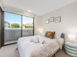 Dickson Bright 2BR Stay, ANU w Parking, WiFi