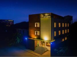 HOTEL TEN SQUARE - 5 Minutes from The Taj Mahal, hotel v destinaci Agra