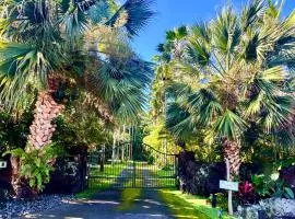 Gated Tropical Estate in Kailua Kona with Hot Tub