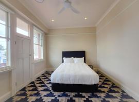 Riverview Hotel Tempe, hotel near Kingsford Smith Airport - SYD, Sydney