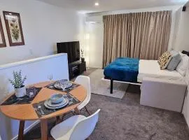 Bright Studio, Balcony in Prime Location