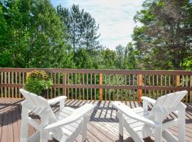 La maison dans les arbres, hotel in Sainte-Marguerite