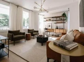 Historic Cottage + Modern Luxury • Walk to Capitol