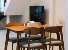 Peaceful 2BR Home Walk to Halal Street Food