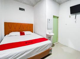 RedDoorz at Exaudi Homestay Parbaba Samosir, motel en Pangururan