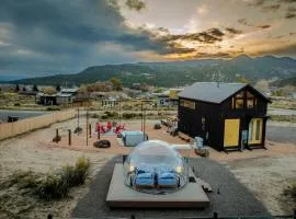 Stargazing Retreat with Hot Tub Deck Hammocks BBQ