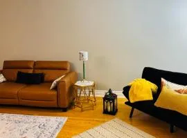 Executive 4-Bed Luxury Detached in Oakville - Prime location