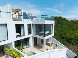 Snow White Villas 3BR Haven Near Pandawa Beach، فندق في أونغاسان