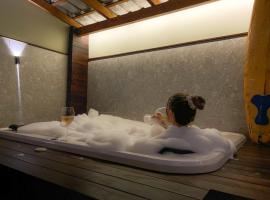 Casa com Jacuzzi próximo ao teleférico, aquário, Greenvalley e praia!, hotel en Camboriú