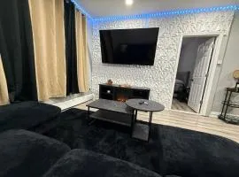 EWRBNB Apartment 1, 5 beds 1 bath open concept entire apartment near EWR and NYC