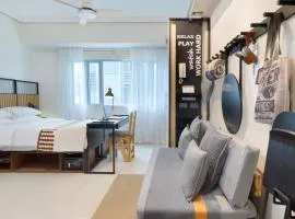 Relaxing Apt Bgc Business Ready with 84inch Cinema