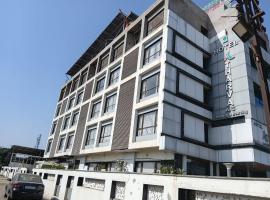 Hotel Atharva, ξενοδοχείο σε Jālna