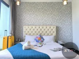 Almas Suites Couple Cozy Seaview Netflix By STAY