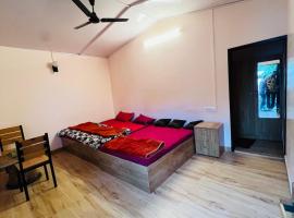 Chirping Nature Valley Resort and camp, hotel i Bhimtal