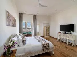 The Classic Crown- Near Lake Pichola