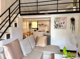 Calm & Cozy Loft Home in Lucena, hotel a Camp Wilhelm