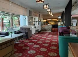 Bumi Wiyata Hotel、Sugutamu Duaのホテル