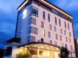 Home Crest Hotel, hotel em Sanghay