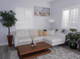 Modern Cozy Home near Disneyland, Huntington Beach and Little Saigon, hotel in Garden Grove