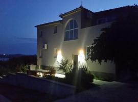 Apartments Barba, appartement in Maslenica
