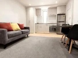 Stylish High-Rise Studio with City Views AKL CBD