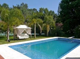 PURA VIDA - Amazing Villa with 4 bedrooms for up to 11 guests close to beach, hotel v destinaci Punta del Este