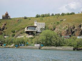 Sevan Writers House, хостел в Севане