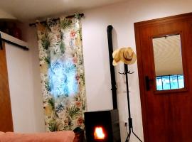 Casa Cueva Las Chicas del Puente, cottage in Setenil