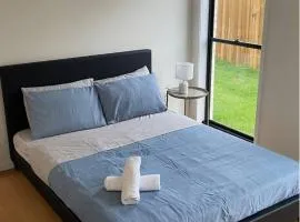 The Tamarind Retreat-Spacious home in Park Ridge