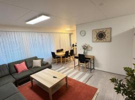 Private House with Sauna and Winter Garden, hotel in Helsinki