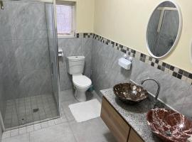 M Lodge, 5-stjernet hotel i Durban