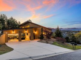 360Mtn Views, OutdoorTheatre, Hottub, Sauna, GmRm, hotel v destinaci Asheville