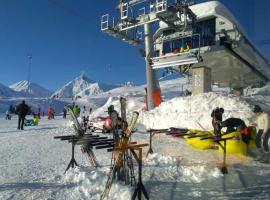 Hotel Time Out in Gudauri、Kʼumlistsʼikheのホテル